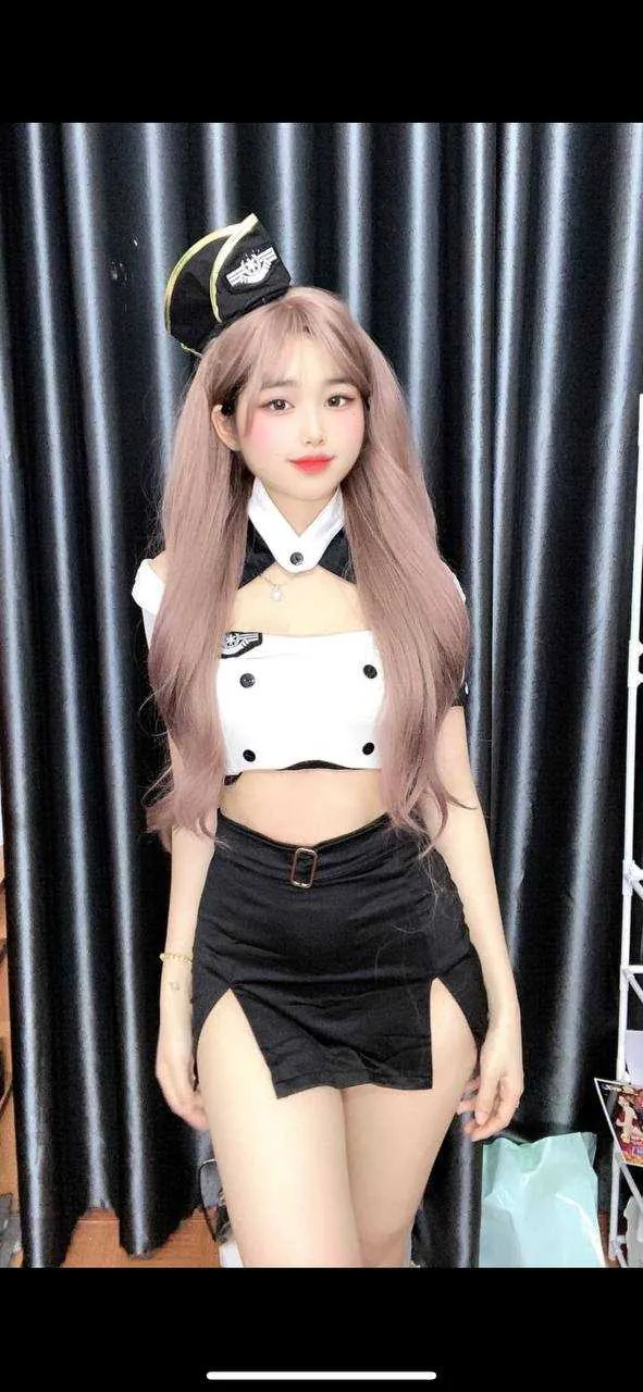 Biểu tượng bảo mật với khóa và lá chắn